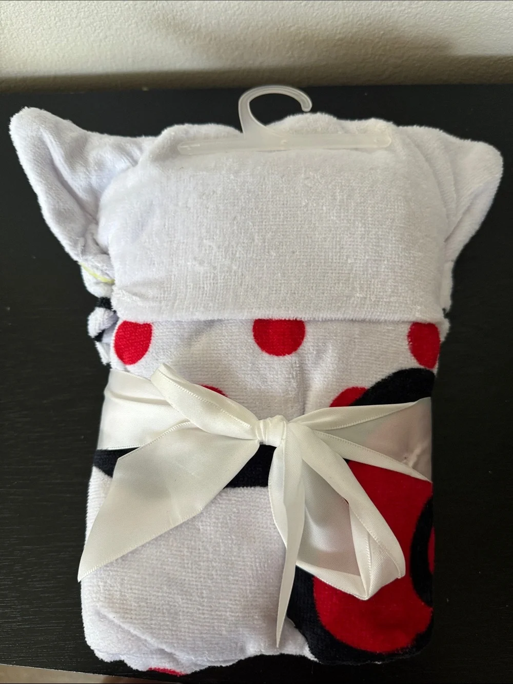 Hello Kitty White, Red & Black Hooded Towel Wrap